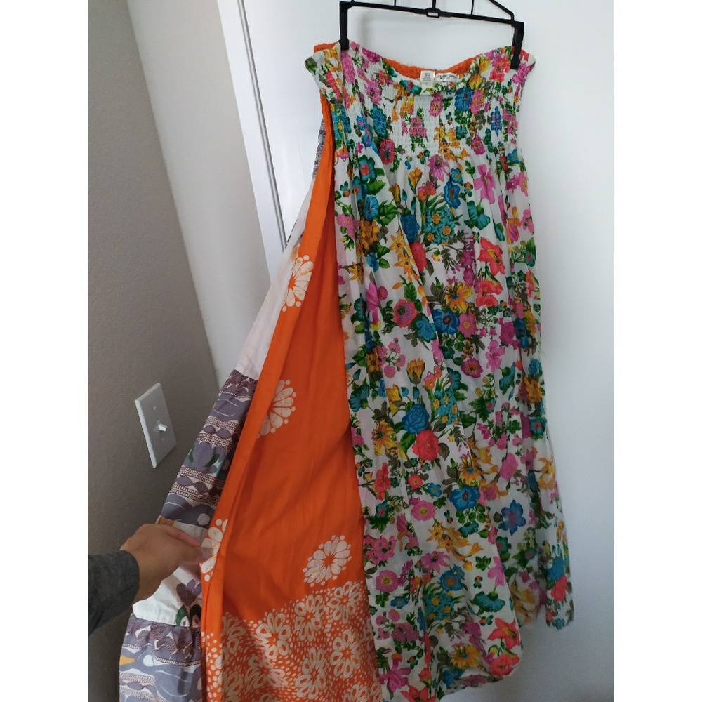Lot of flower dresses / beach